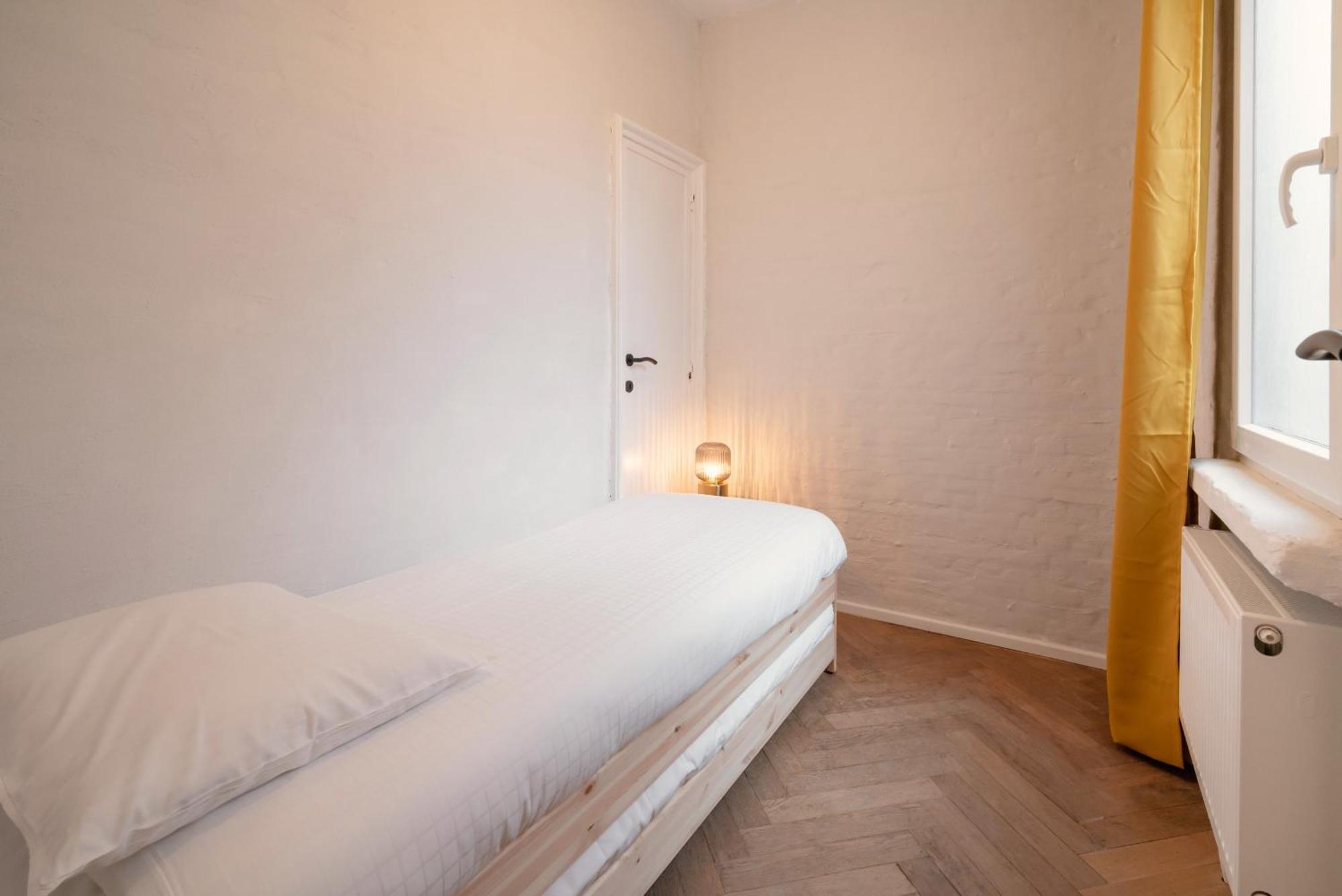 Two-Bedroom Apartments In The Heart Of Antwerpen Bagian luar foto